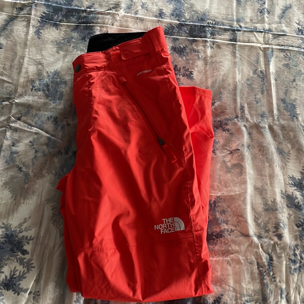 Boys North Face Ski Pants size Medium 10/12. Barely worn one season